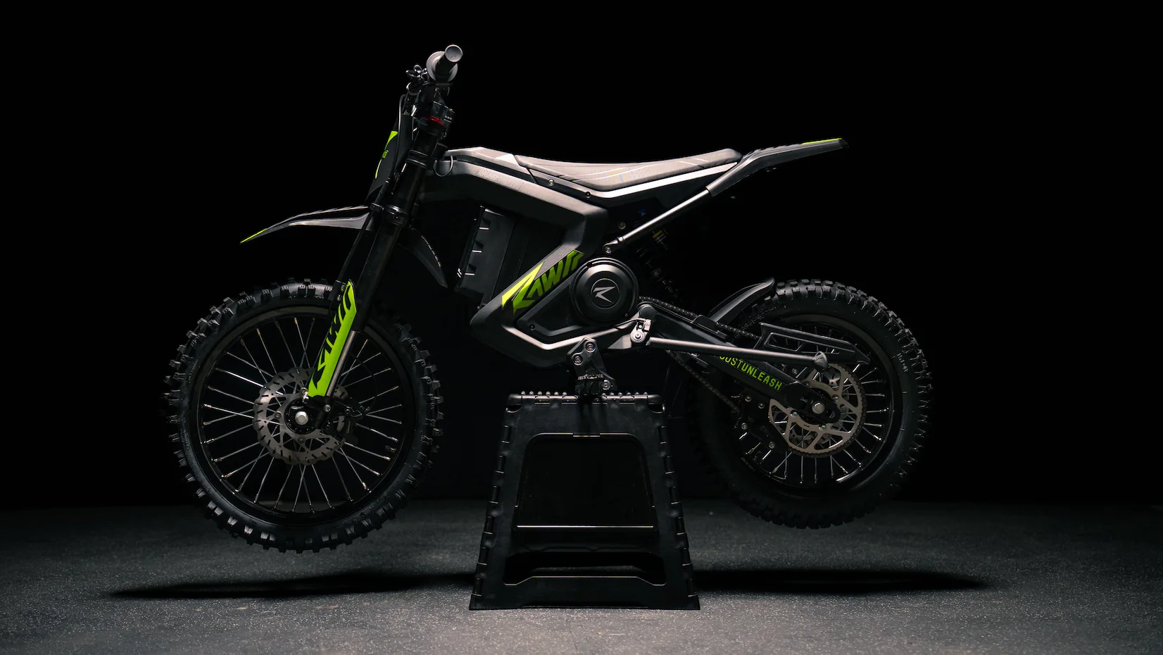 RAWRR MANTIS MINI R & R17 | 72V 20AH 4.5KW | Kids Electric Dirt Bike - Image 11